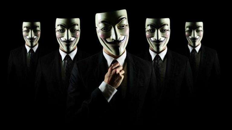 Anonymous non morirà mai: stop alle repressioni.