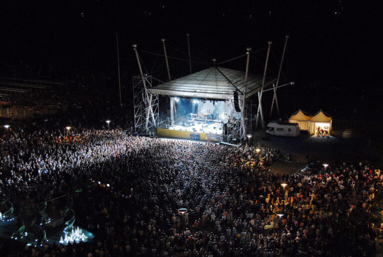 Riccione: 3 diciottenni feriti con coltelli