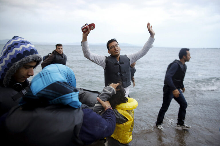 Grecia: scontri a Kos tra migranti e polizia