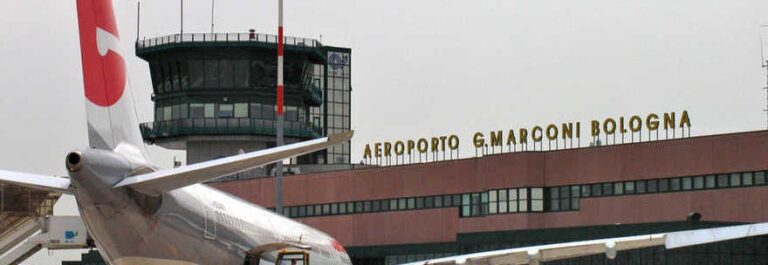 Aeroporto Guglielmo Marconi ( Bologna): bambino morto in aereo all’età di 11 anni