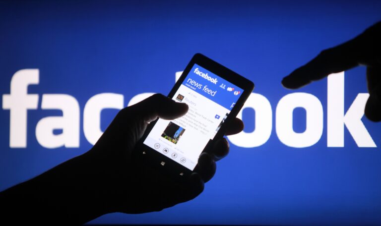 Facebook raggiunge il miliardo di utenti collegati in un solo giorno