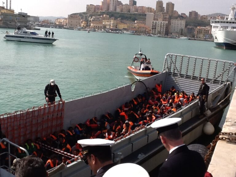 Canale di Sicilia, tremila migranti alla deriva