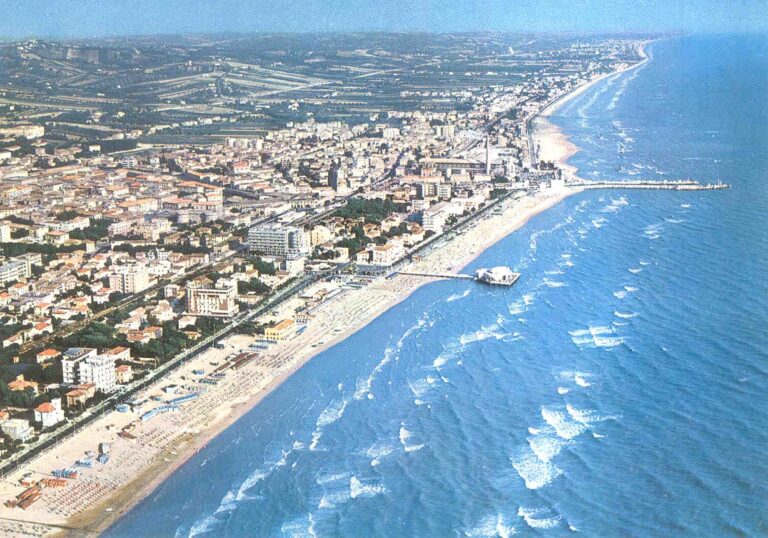 Senigallia, uomo trovato sgozzato sul lungomare