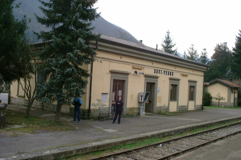 MASSA CARRARA: 70enne muore travolta da un treno