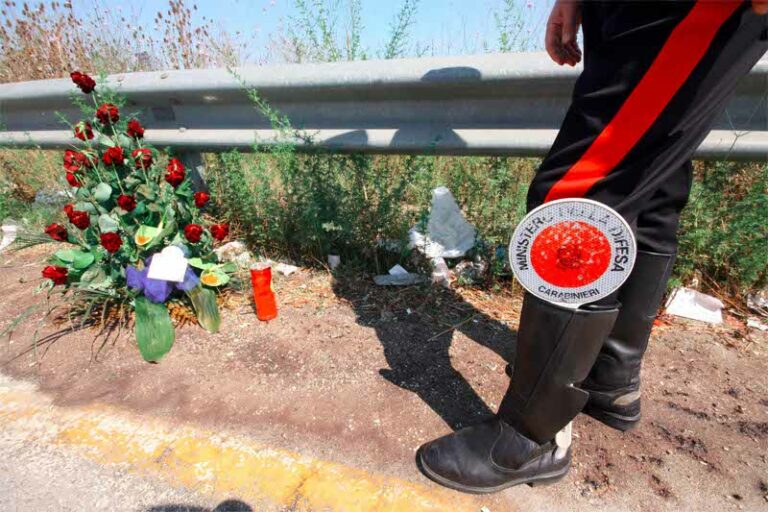 Lecce: due giovani uccisi in scooter dopo essere tamponati da tossicodipendente