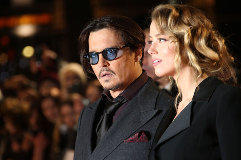 Johnny Depp si trasforma. Irriconoscibile al Festival di Venezia