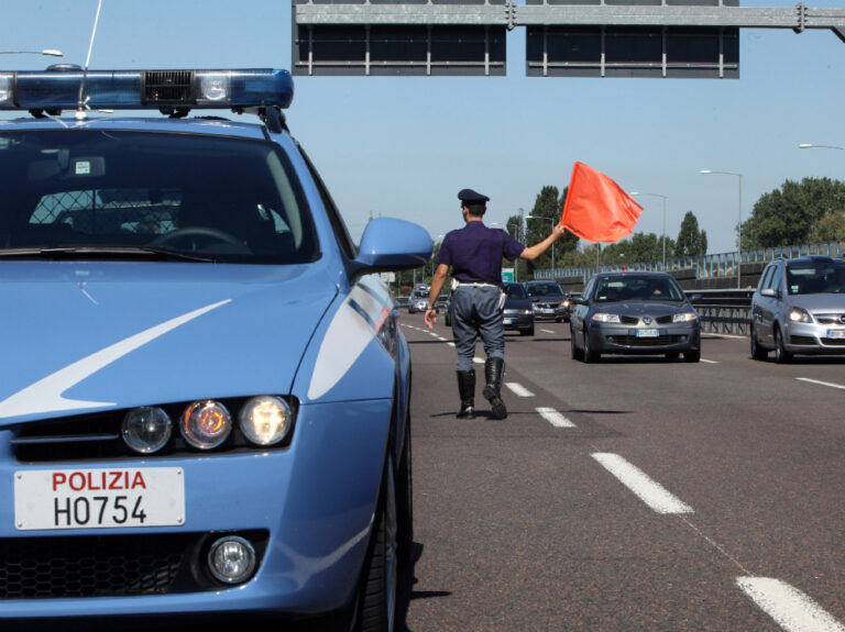 A26: maxi incidente, un morto e quattro feriti