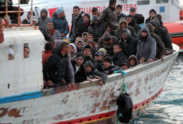 Ue, nuova idea: rifiuti un profugo? Multa di 6500 euro