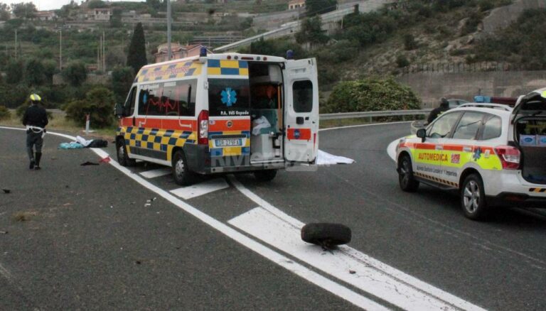La Coruna(Spagna): auto Rally va fuoristrada e uccide sei persone