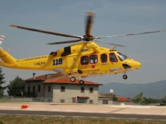 Trento: incidente stradale oggi, scontro frontale con auto contromano, 3 morti