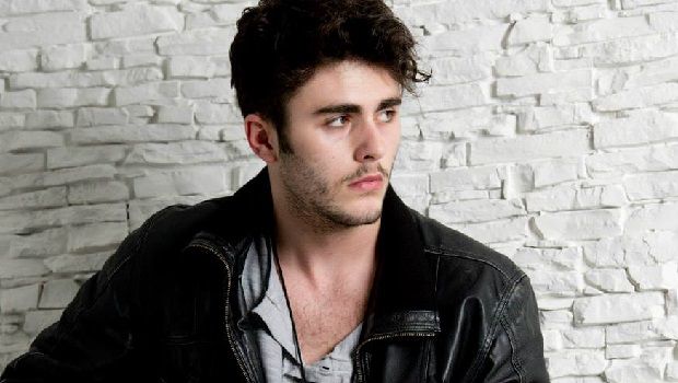 Emanuele Corvaglia con il suo singolo “Al primo appuntamento”: testo e video