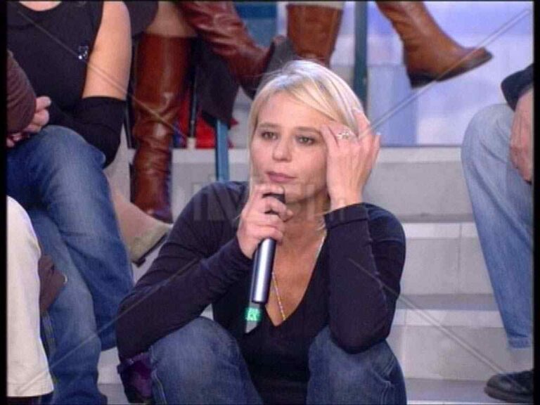Anticipazioni Tv Uomini e Donne lunedì 5 ottobre 2015: trono over tra litigi e sfilate