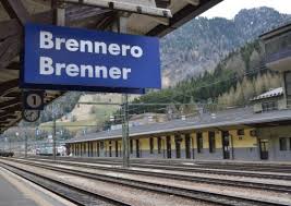 Sospesa ferrovia del Brennero per due ore oggi 23 novembre 2015, info rallentamenti treni