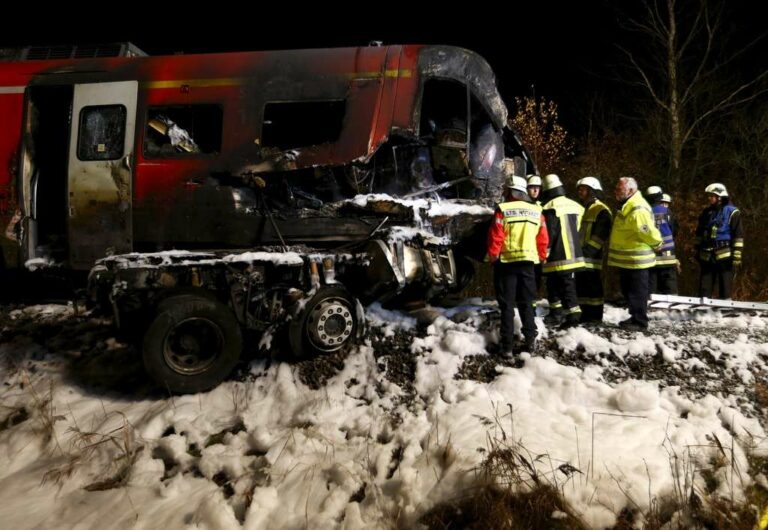 Incidente ferroviario in Germania: treno contro mezzo esercito USA, un morto