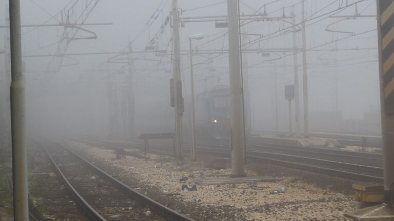 Ritardi treni Trenord oggi 3 dicembre 2015 in Lombardia per colpa della nebbia