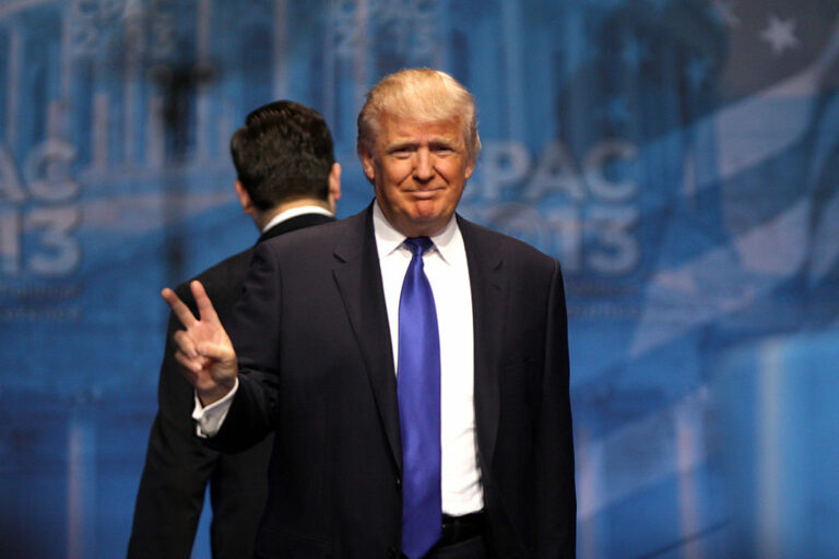 Donald Trump: “Rispetto per il Papa”