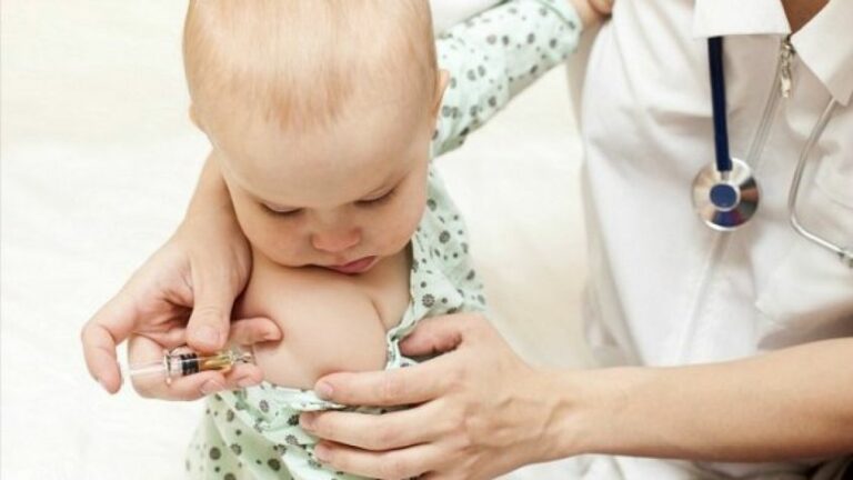 Meningite, quali sono le categorie che devono sottoporsi al vaccino?