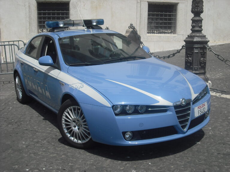Taranto, otto arrestati per estorsione e spaccio