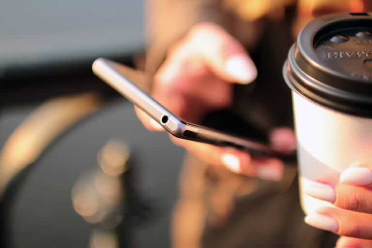 Altroconsumo bacchetta Samsung e Apple sulle caratteristiche tecniche
