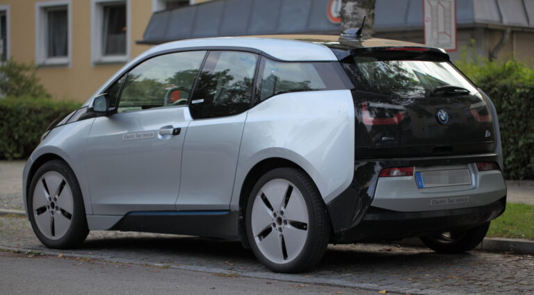 La BMW si riscopre elettrica, guardando al futuro
