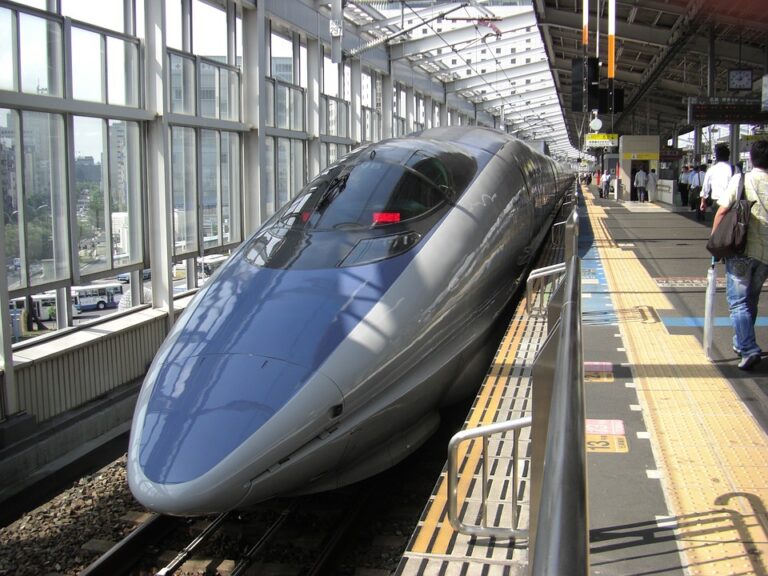 Tecnologia, in arrivo il treno a pannelli solari