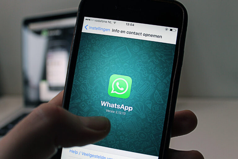 WhatsApp, arriva la condivisione di file PDF