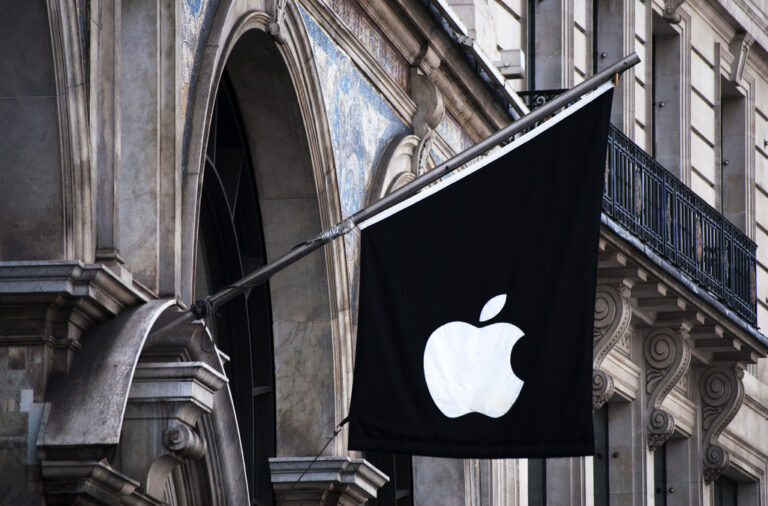 Apple: settimana dura, tra il nuovo iPhone e il tribunale