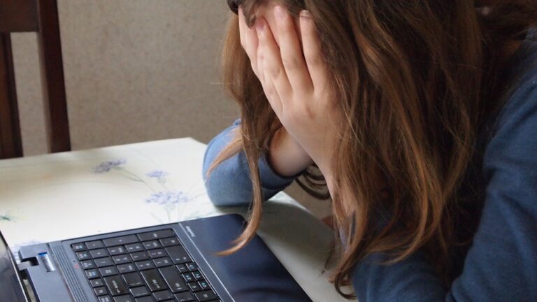 Cyberbullismo, una piaga che non è più possibile tacere