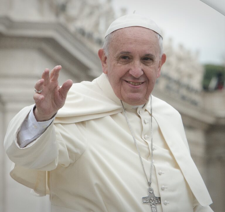 Il Papa apre un account su Instagram: migliaia di follower in pochi minuti
