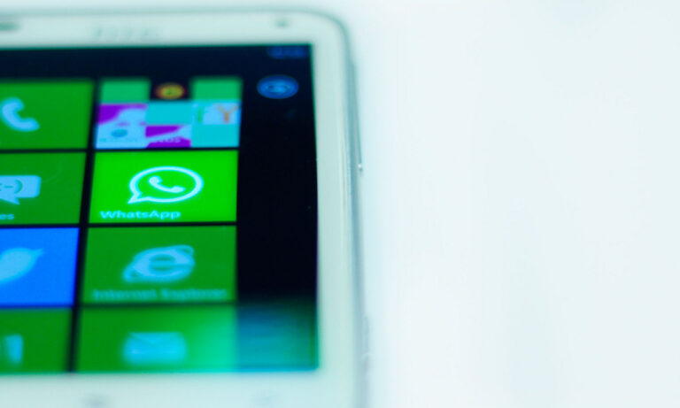 WhatsApp continua a cambiare, arriverà la spunta rossa