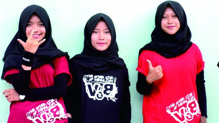 Indonesia: Voice of Baceprot, arriva l’heavy metal rosa che spaventa anche gli integralisti