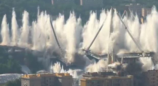 Ponte Morandi Di Genova 9.40 Esplosione Video